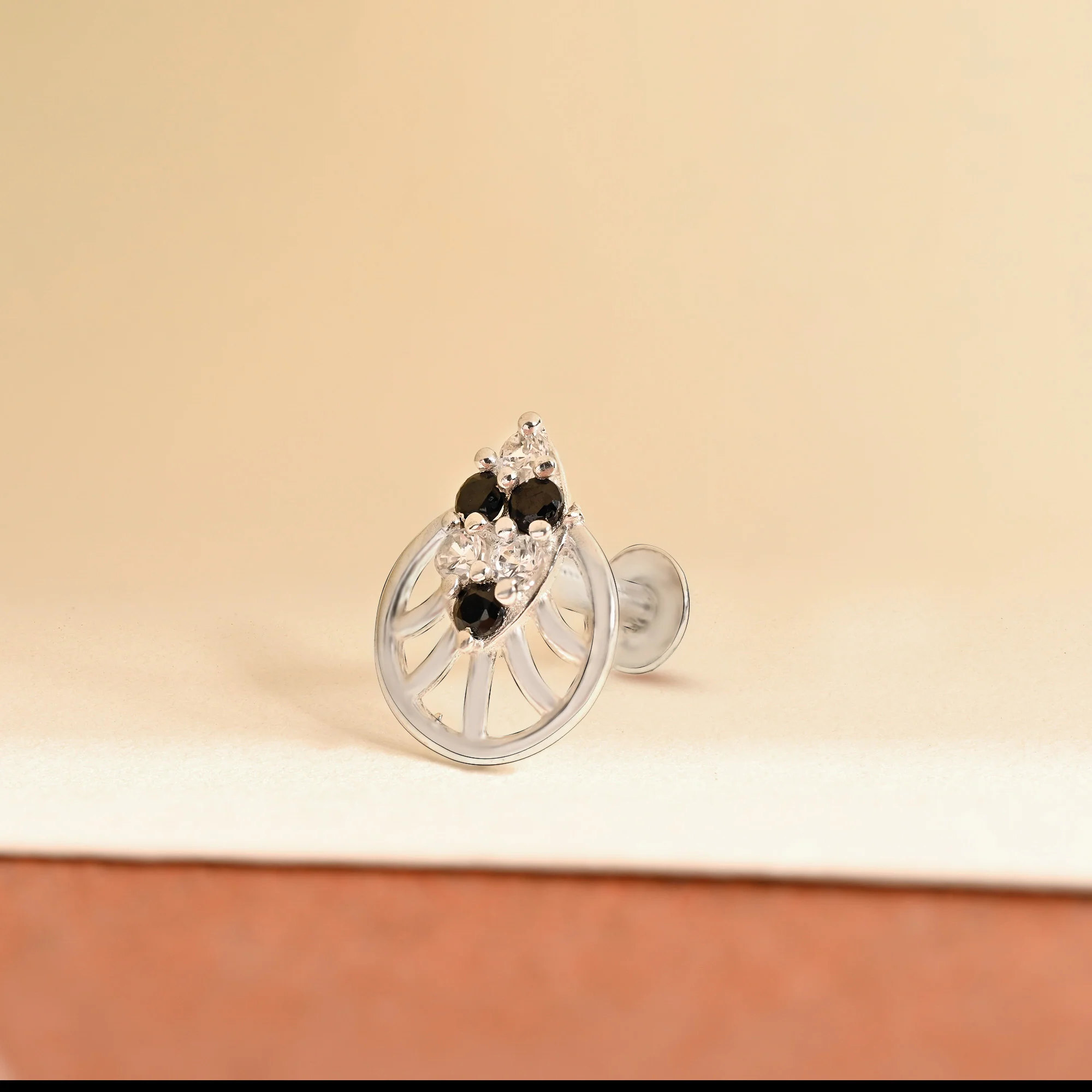 Crest Cluster Silver Nose Pin - Image 5