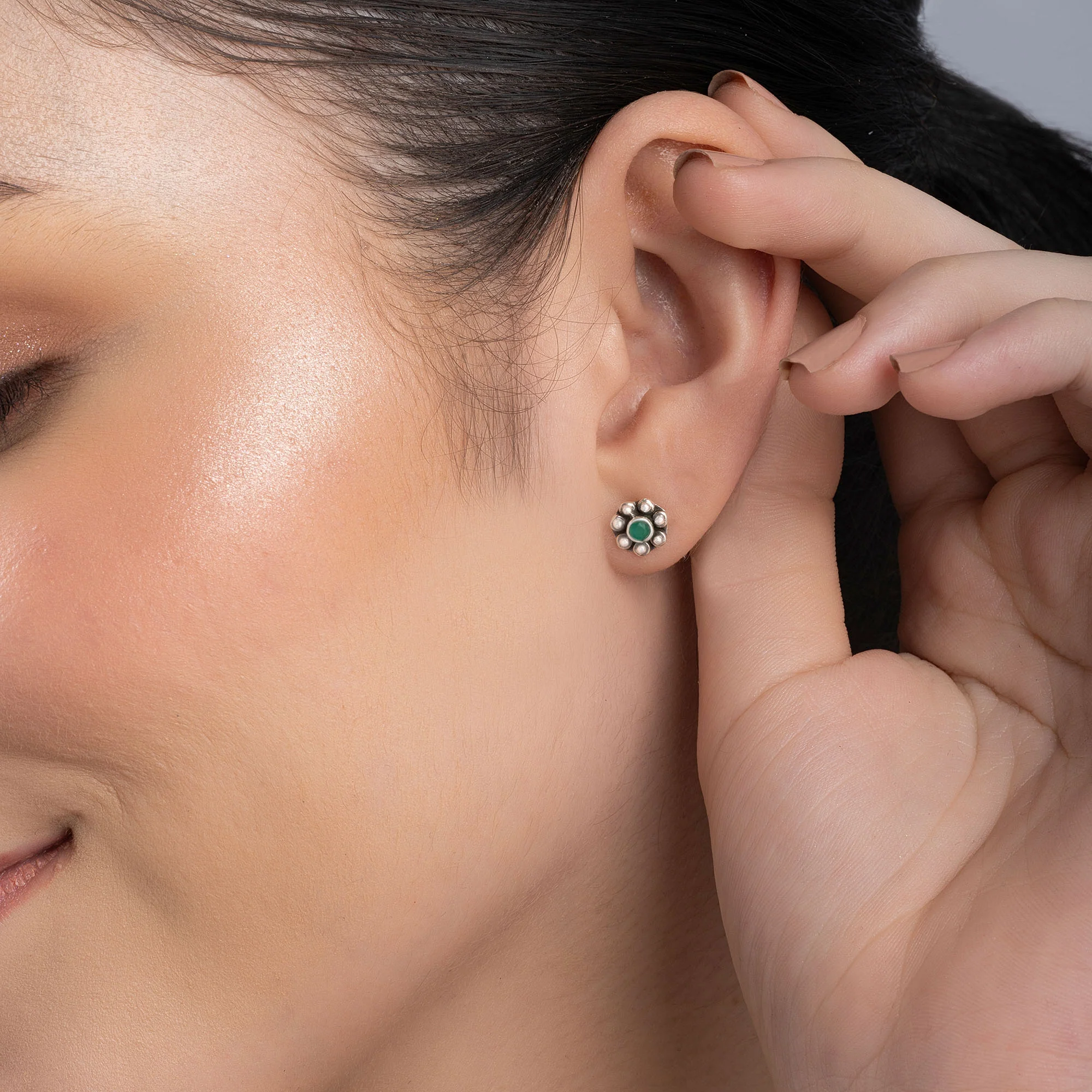 Dazzling Sunflower Studs - Image 4