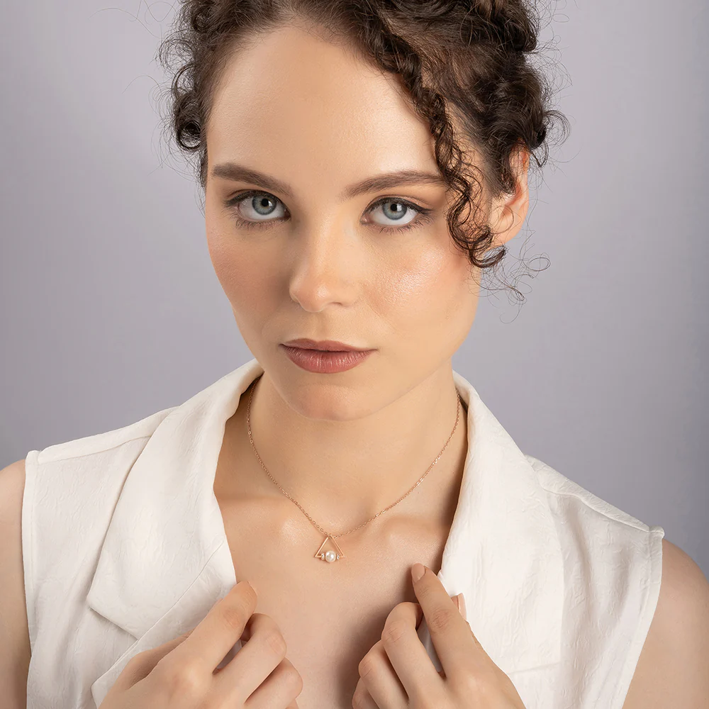 Graceful Triangle Pearl Necklace - Image 8