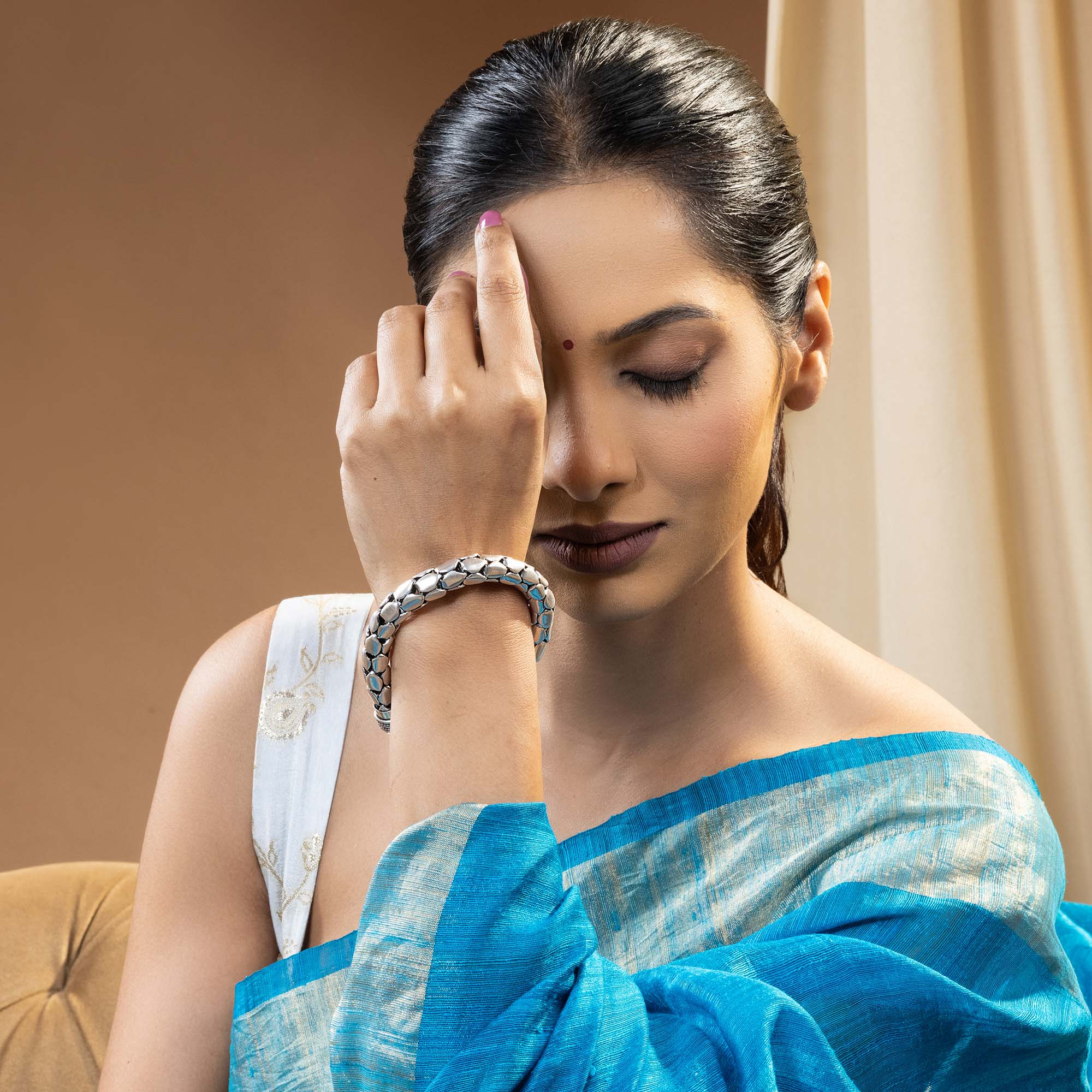 Linked Detailing Textured Silver Kada - Image 3
