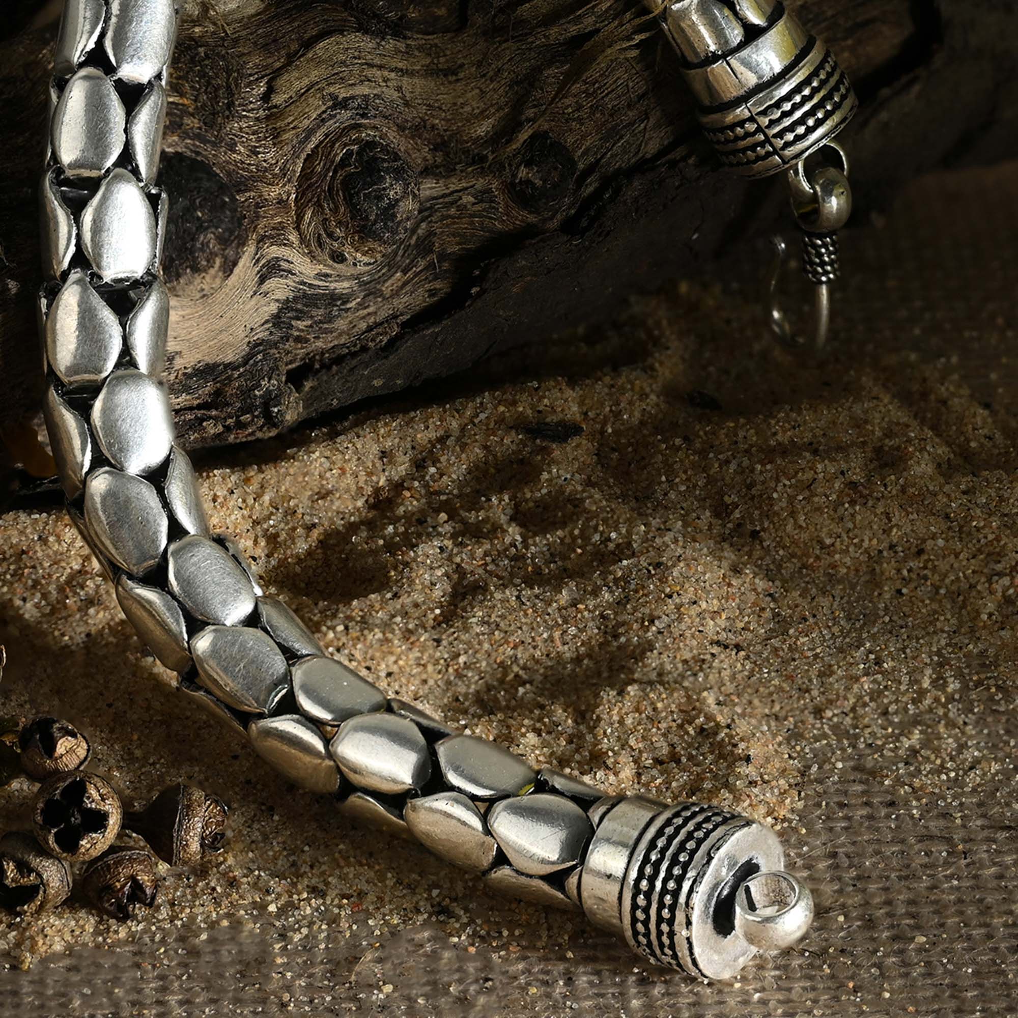 Linked Detailing Textured Silver Kada - Image 4