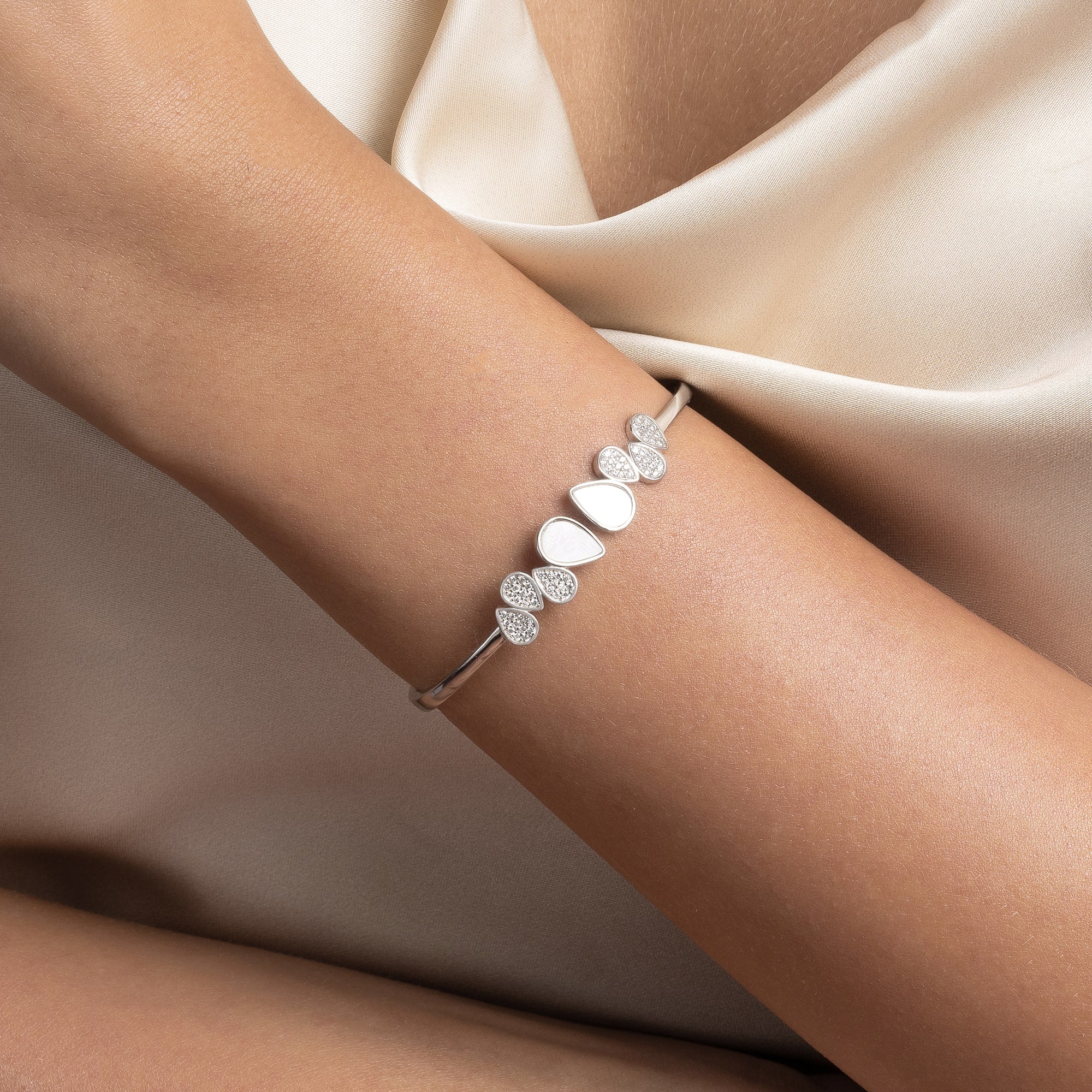Luminous Ovals Kada