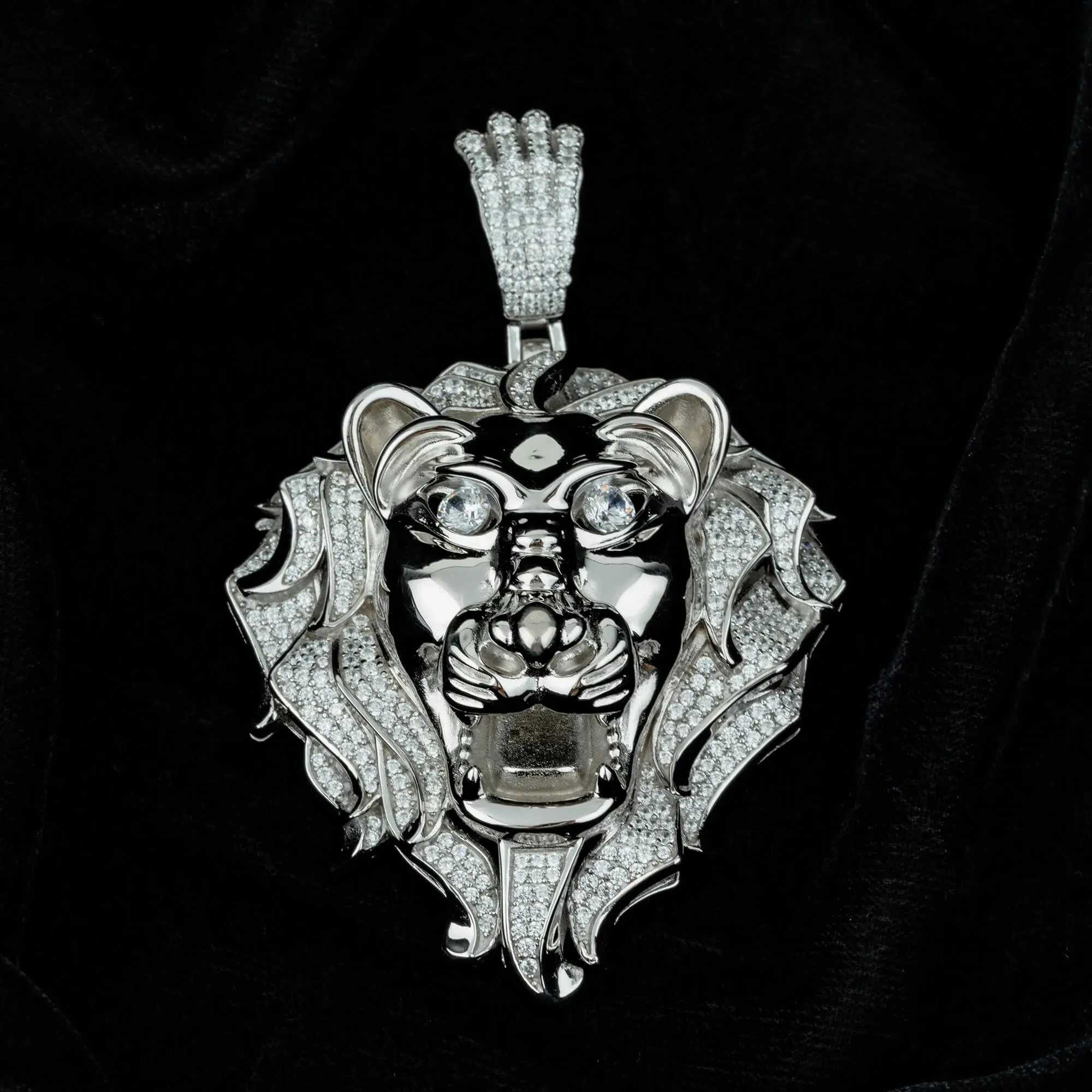 Majestic Roar Zircon Studded Silver Locket - Image 3