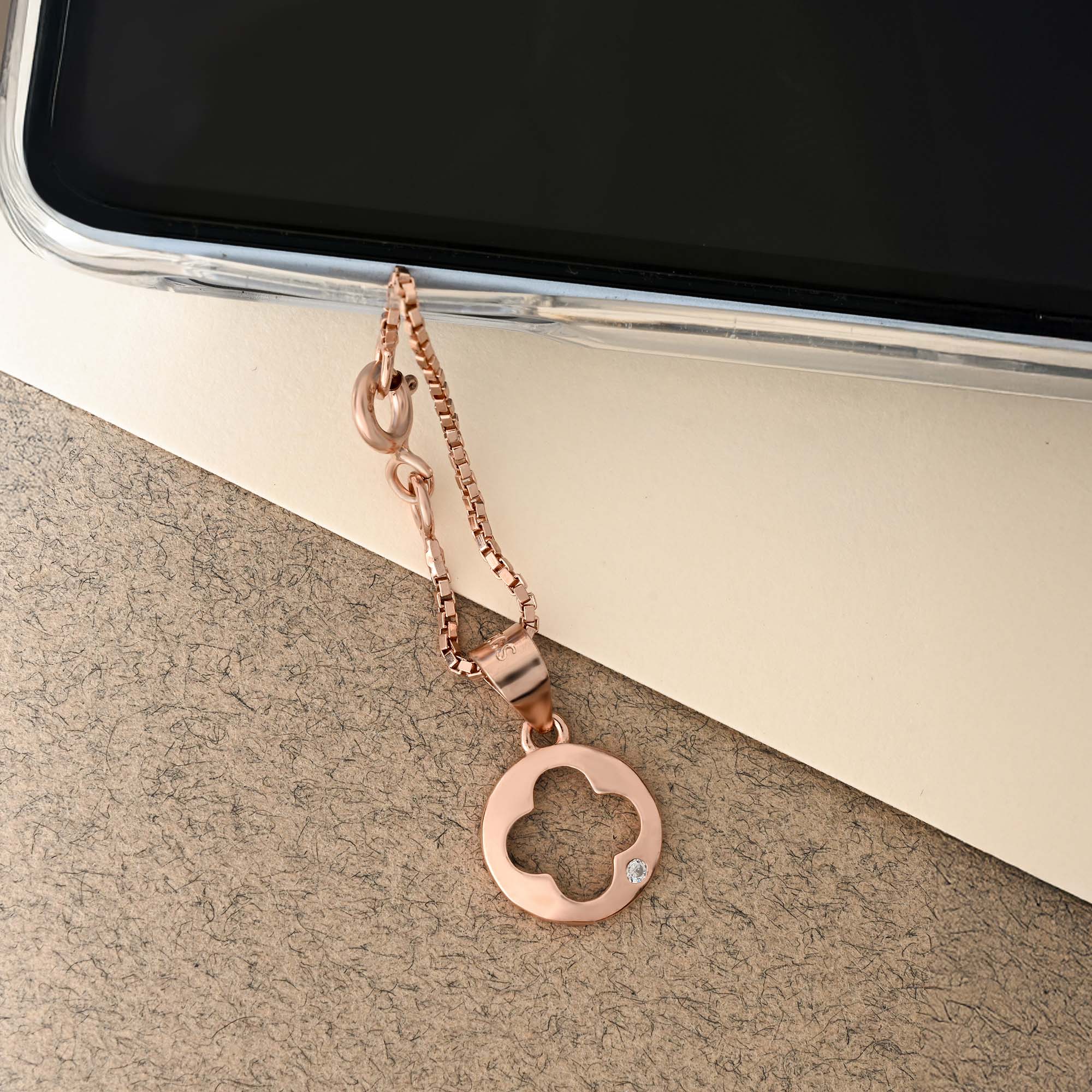 Minimal Clover Charm - Image 4